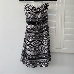 Mini strapless black and white dress